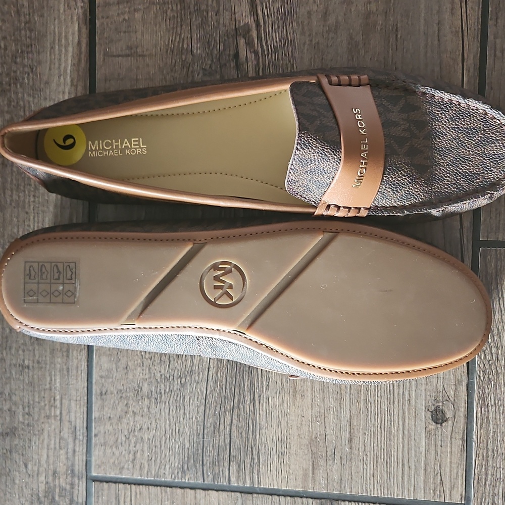 NEW Michael Kors Felicia Mocassins, size 9 - Picture 4 of 7